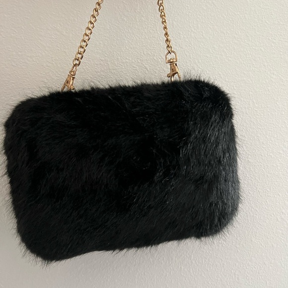 Elegant Black Faux Fur Shoulder Bag - Picture 2 of 13